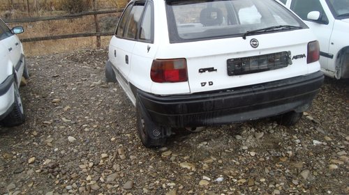 Dezmembrez Opel Astra F din anul 1996 1.6 ben