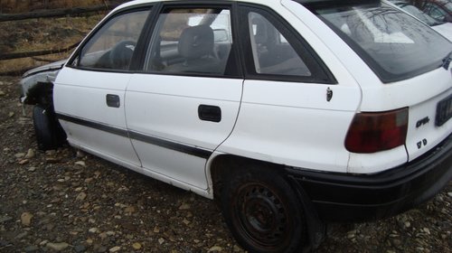 Dezmembrez Opel Astra F din anul 1996 1.6 benzina