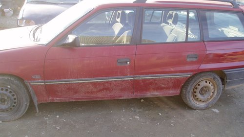 Dezmembrez Opel Astra F