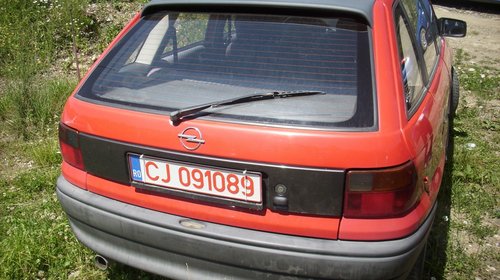 Dezmembrez Opel Astra F