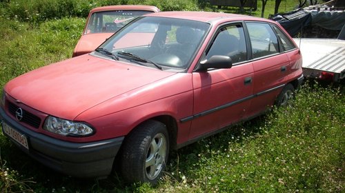 Dezmembrez Opel Astra F