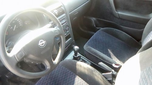 Dezmembrez Opel Astra G 1,6 ben 16v 101 cp 2000