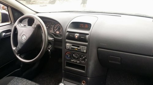 Dezmembrez opel astra g 1.6 benzina 2001