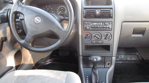 Dezmembrez Opel Astra G 1999 ; Combi