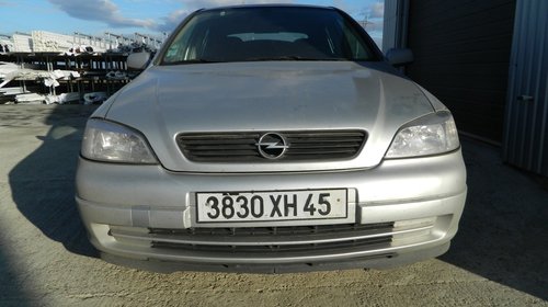 Dezmembrez Opel Astra G 2.0