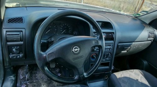 Dezmembrez Opel Astra G 2000 1.6 benzina 75 cp COD MOTOR : X16SZR