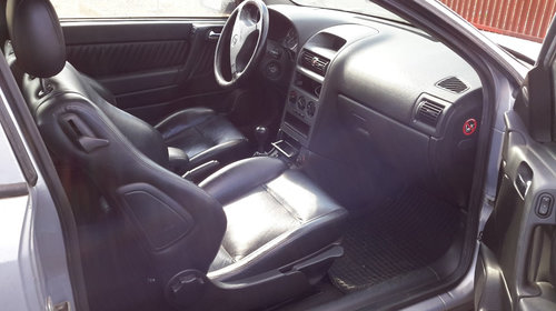 Dezmembrez Opel Astra G 2002 hatchback 2.2