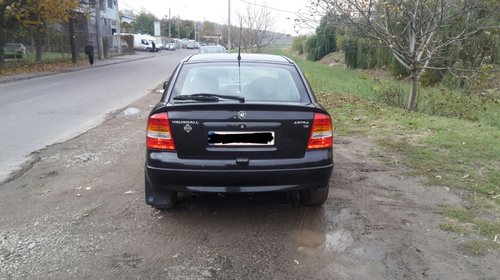 Dezmembrez opel astra g 2002