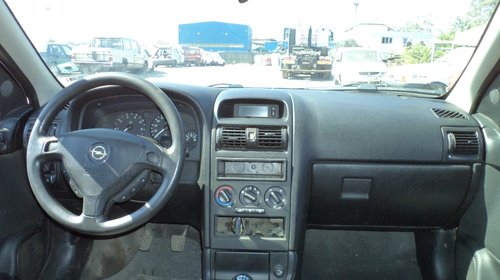 Dezmembrez Opel Astra G an 1999-2000, motor 1598 cc benzina