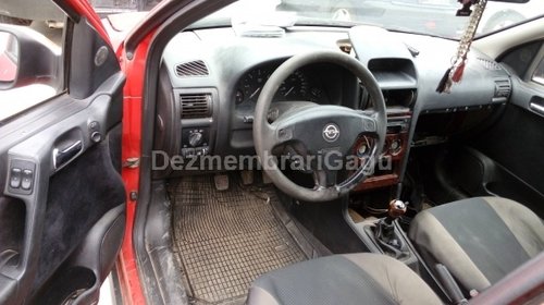 Dezmembrez Opel Astra G, an 2001