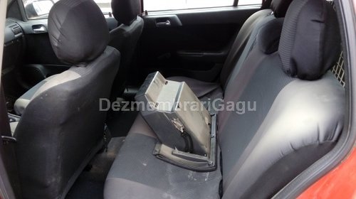 Dezmembrez Opel Astra G, an 2001