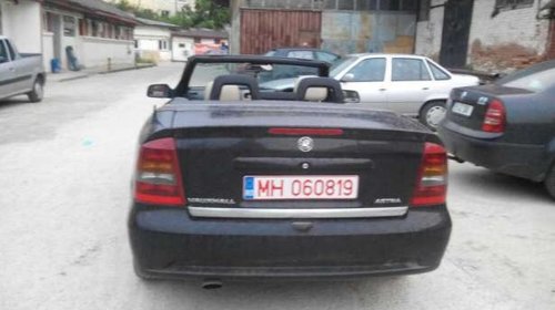 Dezmembrez Opel Astra G bertone Cabrio 1.6 negru, interior piele