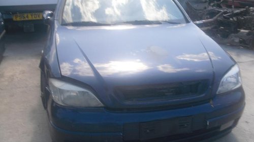 Dezmembrez Opel Astra G break, an 2001, motor