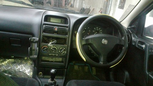 Dezmembrez Opel Astra G hatchback 1.7 DTI Isuzu, an 2001