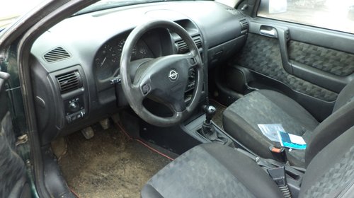 Dezmembrez Opel Astra G sedan 1,6 euro 2 8 V an 99