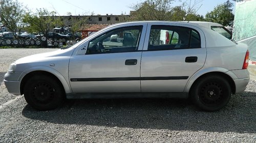 Dezmembrez Opel Astra G