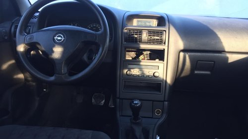 Dezmembrez Opel Astra G