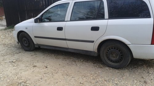 Dezmembrez opel astra G