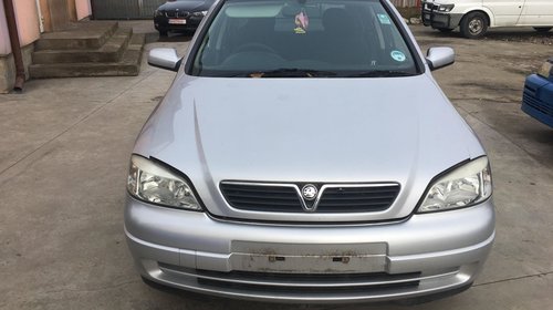 Dezmembrez Opel Astra G