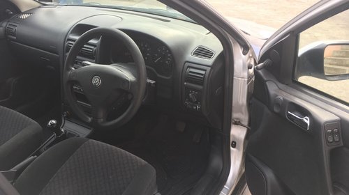 Dezmembrez Opel Astra G