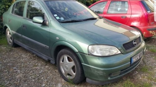 Dezmembrez Opel Astra G