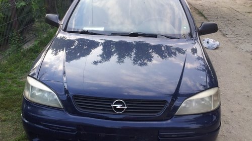 Dezmembrez opel astra g