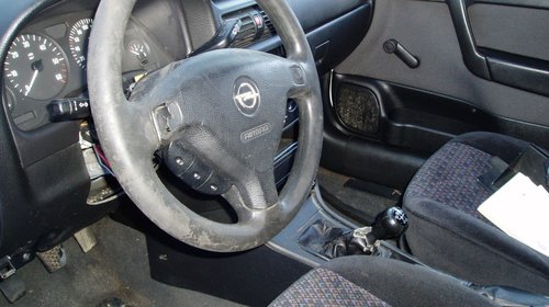 Dezmembrez Opel Astra G