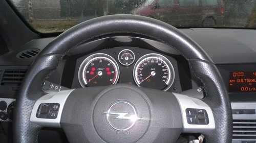 Dezmembrez Opel Astra GTC 1,9 cdti – Z19DTJ