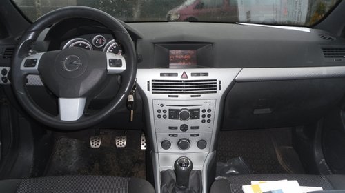 Dezmembrez Opel Astra GTC 1,9 cdti – Z19DTJ