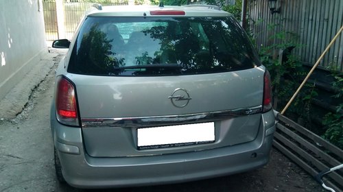 Dezmembrez Opel Astra H 1.7CDTI DIN 2006