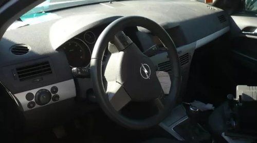 Dezmembrez Opel Astra H 1.9 CDTI 122 PS