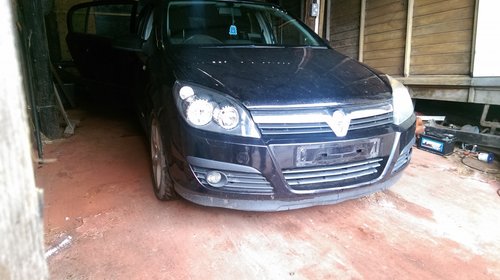 Dezmembrez Opel Astra H 1.9 CDTI 150 HP