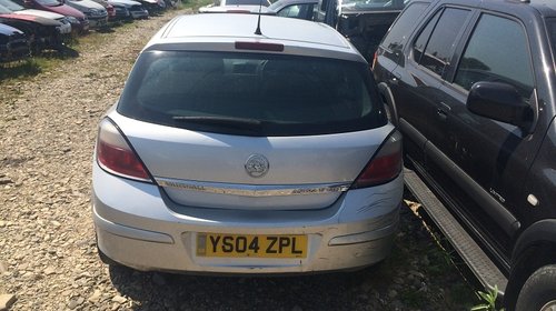 Dezmembrez Opel Astra H,2004