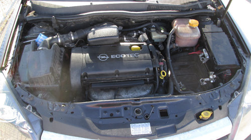 Dezmembrez Opel Astra H 2005 hatchback