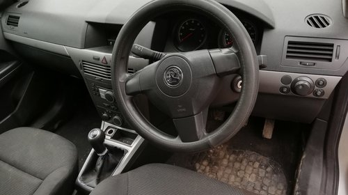 Dezmembrez Opel Astra H 2006 hatchback 1.6 16v