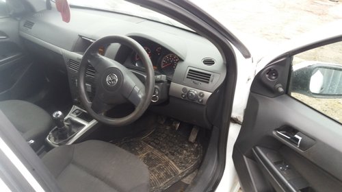 Dezmembrez Opel Astra H Alb 1.3 CDTI