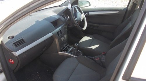 Dezmembrez Opel Astra H ,an 2006