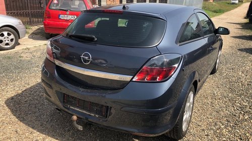 Dezmembrez Opel Astra H GTC 1,7 cdti 92 kw an 2009