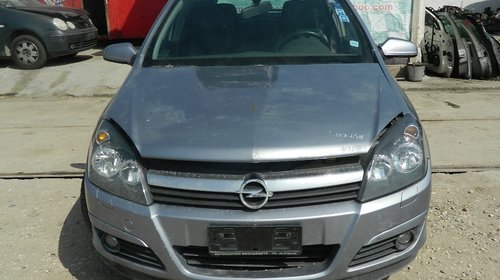 Dezmembrez Opel Astra H