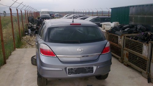 Dezmembrez Opel Astra H