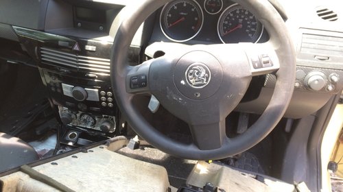 Dezmembrez Opel Astra H