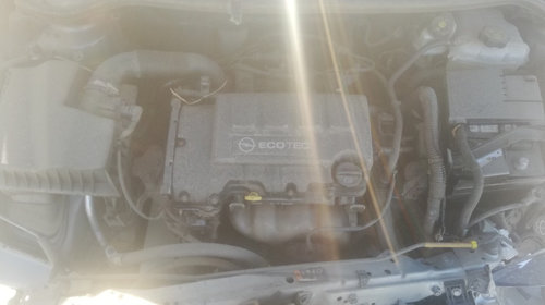 Dezmembrez Opel Astra J 1.4 benzina 100 cai cod motor A14XER an 2012
