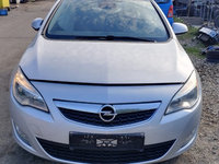 Dezmembrez Opel Astra J 1.7 CDTi an 2011