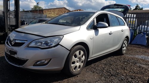 Dezmembrez Opel Astra J 1.7 CDTI