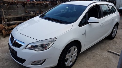 Dezmembrez Opel Astra J 2011 1.7cdti