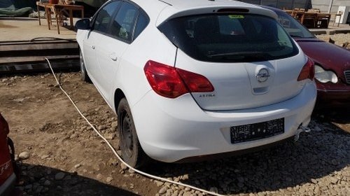 Dezmembrez Opel Astra J ,an 2010