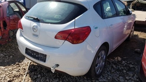 Dezmembrez Opel Astra J ,an 2010
