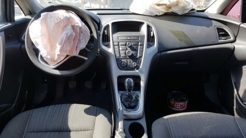 Dezmembrez Opel Astra J ,an 2010