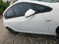 Dezmembrez Opel Astra J Hatchback alb Z40R 1.6 84 kw 115 cp A16XER