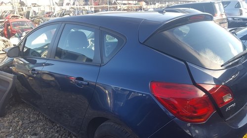 Dezmembrez Opel Astra J